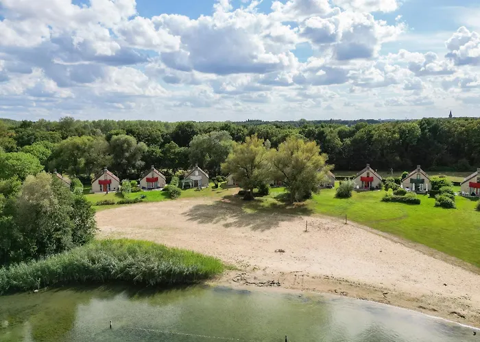 6 - Persoons Lakeside 17 Sauna Holiday home